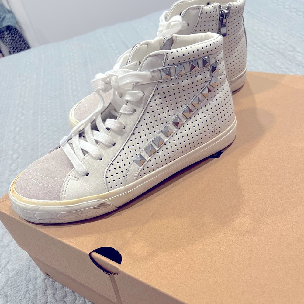 Steve Madden sneakers